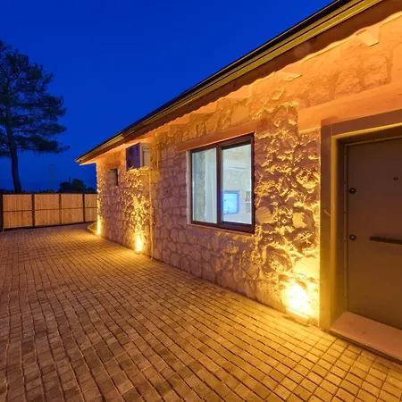 Villa Nomade Seydikemer Korunakli Havuzlu Muhafazakar