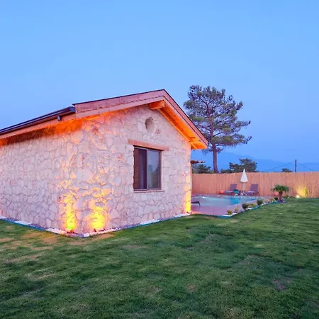 Nomade Seydikemer Korunakli Havuzlu Muhafazakar Villa *