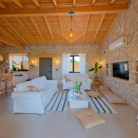Nomade Seydikemer Korunakli Havuzlu Muhafazakar Villa *