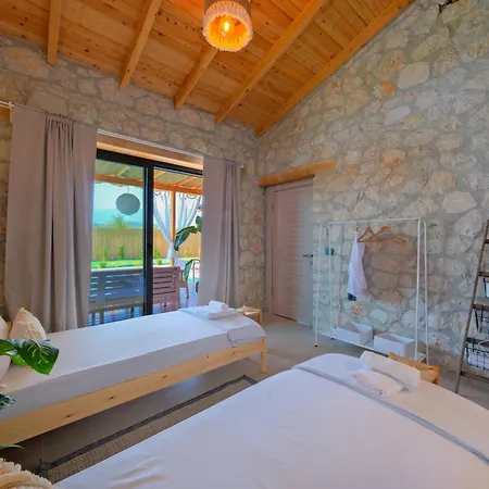 Nomade Seydikemer Korunakli Havuzlu Muhafazakar Villa