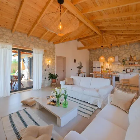 Villa Nomade Seydikemer Korunakli Havuzlu Muhafazakar
