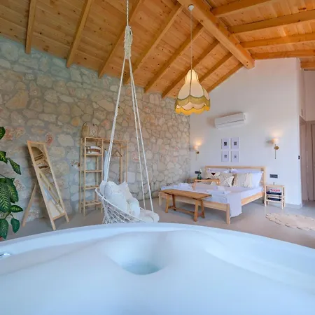 Villa Nomade Seydikemer Korunakli Havuzlu Muhafazakar