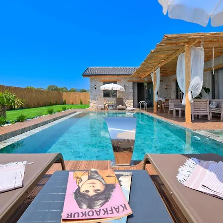 Nomade Seydikemer Korunakli Havuzlu Muhafazakar Villa *