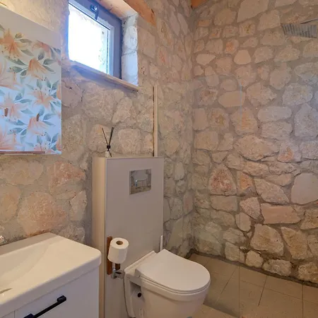 Willa Nomade Seydikemer Korunakli Havuzlu Muhafazakar